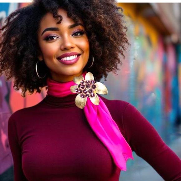 80s vintage Brooch /pendantGold tone Flower  With Purple Glass. Statement Piece - Picture 2 of 16